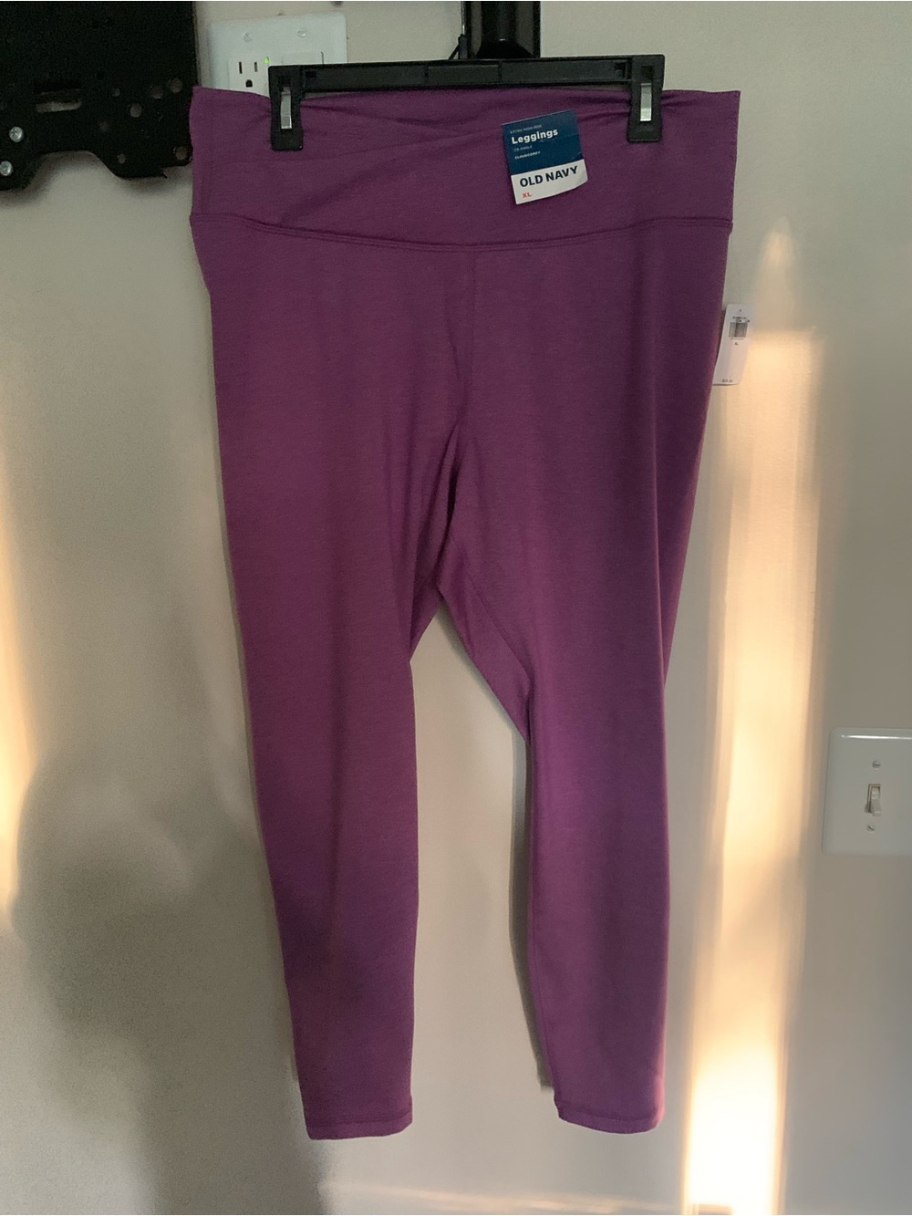 New woman’s Old Navy Purple High-Waist Stretch Leggings. Size XL